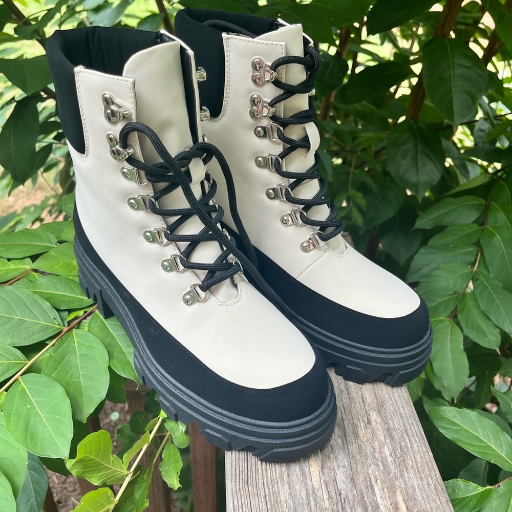 Justfab Phythios Black Caviar/ Bright White 7.5 Cold Weather Boots, New in Box